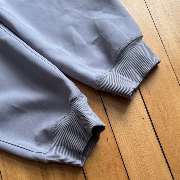 Lululemon on the fly Jogger - Picture 9 of 11